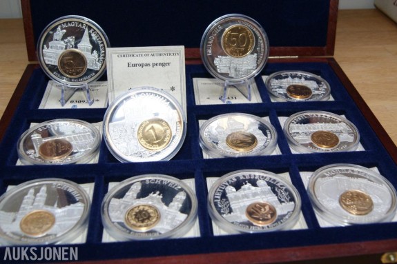 EUROPAS PENGER -  1 SKRIN MED 12 STK.STORE MEDALJER! 
