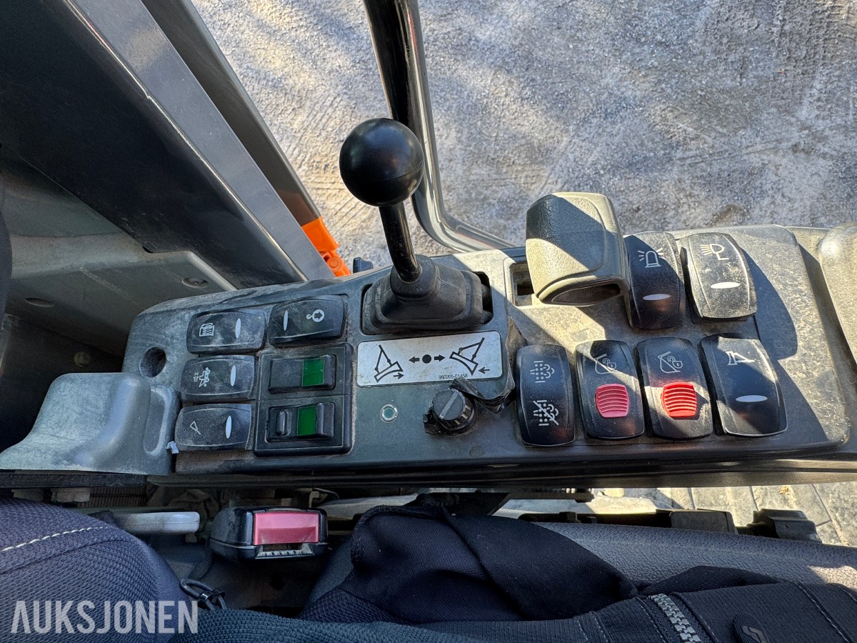2013 Doosan DX140W-3 Hjulgraver, Engcon tiltrotator og pusseskuff