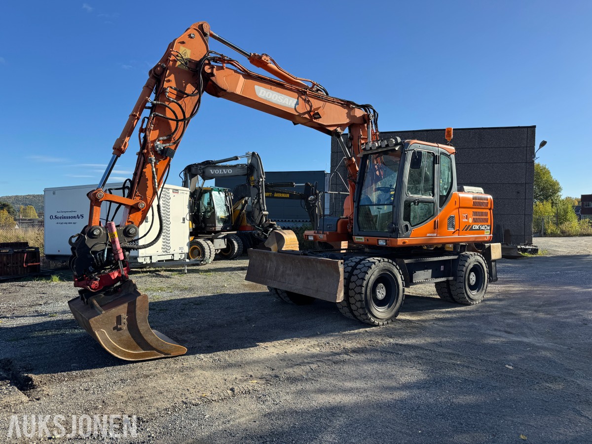 2013 Doosan DX140W-3 Hjulgraver, Engcon tiltrotator og pusseskuff