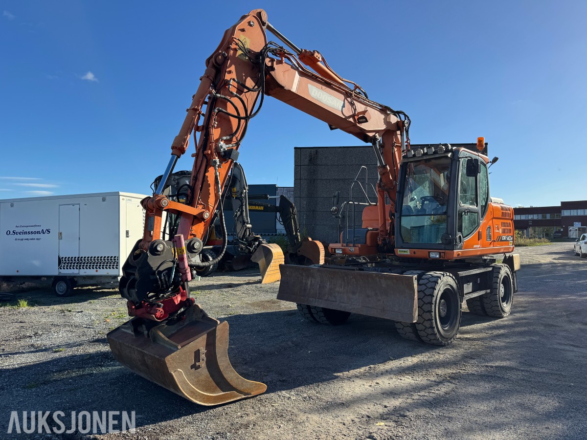 2013 Doosan DX140W-3 Hjulgraver, Engcon tiltrotator og pusseskuff