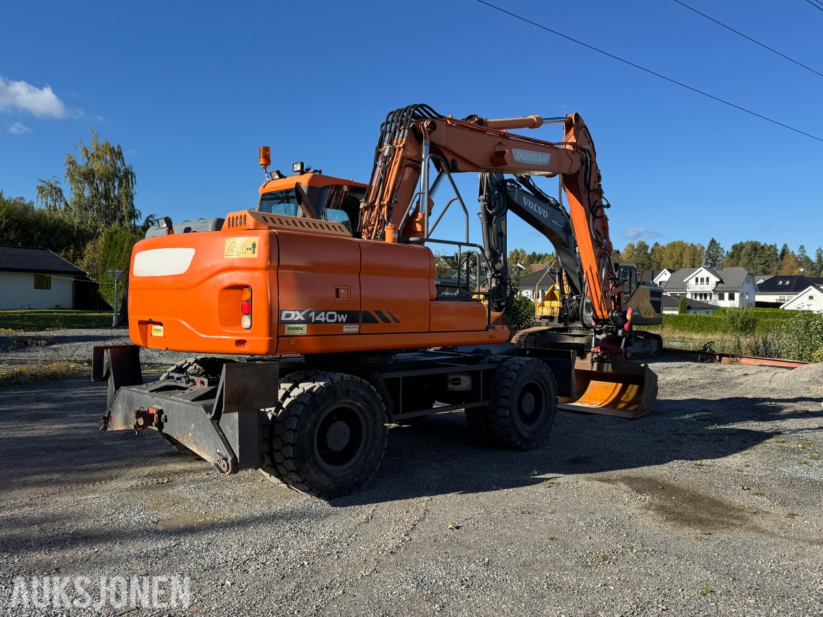 2013 Doosan DX140W-3 Hjulgraver, Engcon tiltrotator og pusseskuff