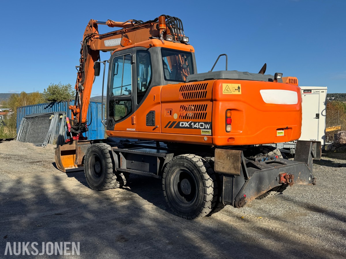2013 Doosan DX140W-3 Hjulgraver, Engcon tiltrotator og pusseskuff