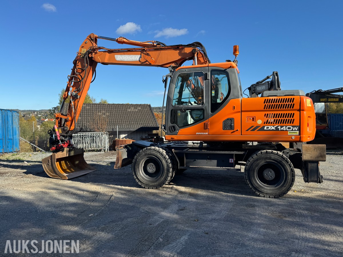2013 Doosan DX140W-3 Hjulgraver, Engcon tiltrotator og pusseskuff