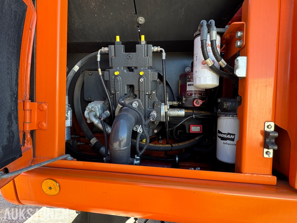 2013 Doosan DX140W-3 Hjulgraver, Engcon tiltrotator og pusseskuff