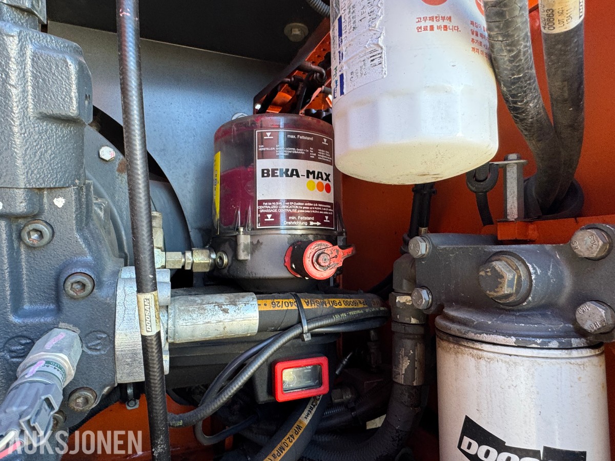 2013 Doosan DX140W-3 Hjulgraver, Engcon tiltrotator og pusseskuff