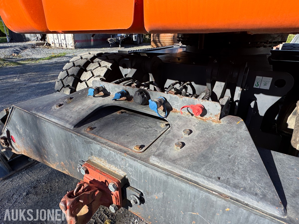 2013 Doosan DX140W-3 Hjulgraver, Engcon tiltrotator og pusseskuff