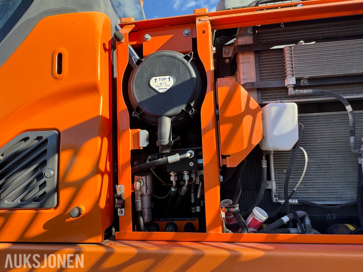 2013 Doosan DX140W-3 Hjulgraver, Engcon tiltrotator og pusseskuff
