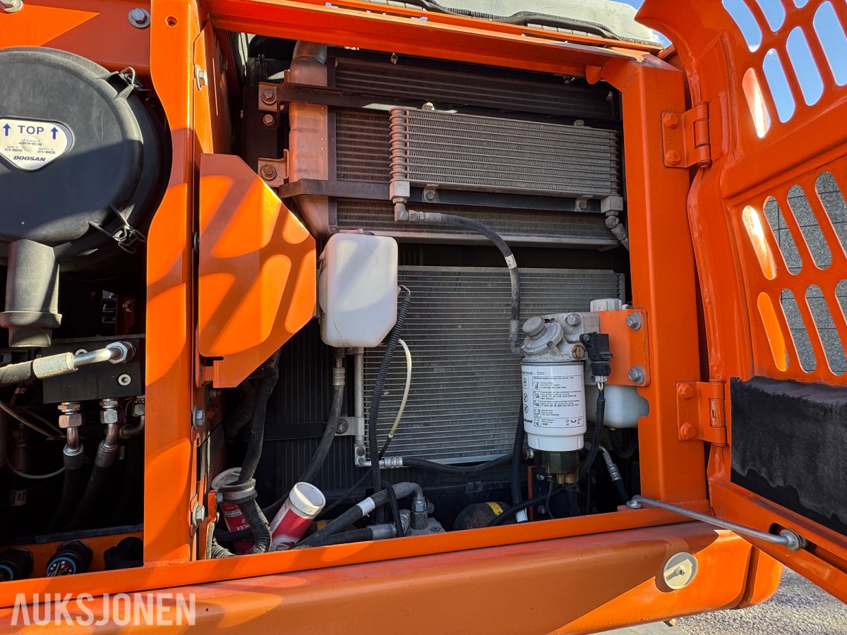 2013 Doosan DX140W-3 Hjulgraver, Engcon tiltrotator og pusseskuff