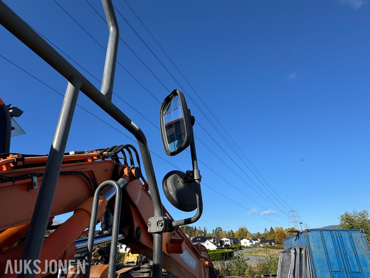 2013 Doosan DX140W-3 Hjulgraver, Engcon tiltrotator og pusseskuff