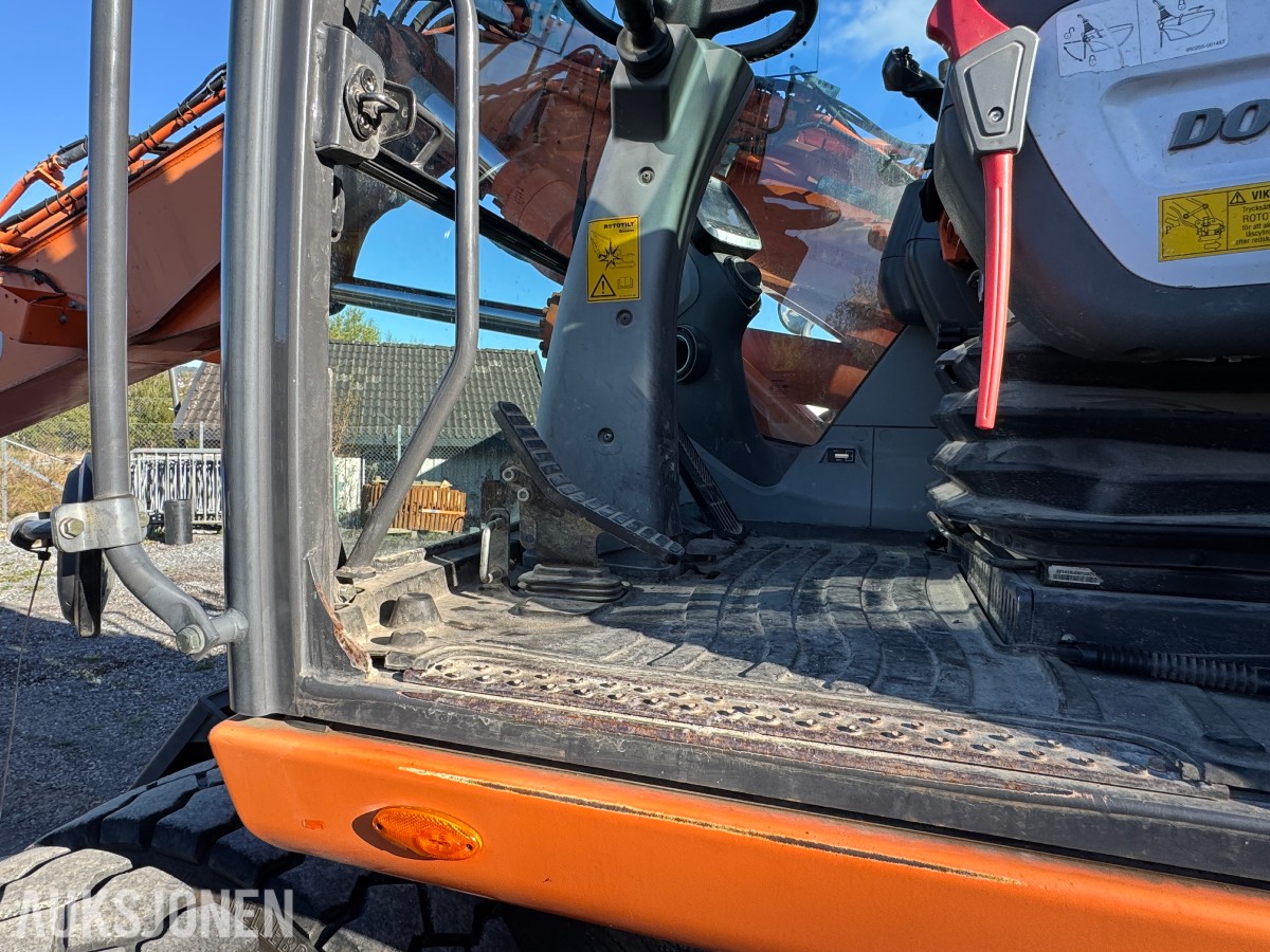 2013 Doosan DX140W-3 Hjulgraver, Engcon tiltrotator og pusseskuff