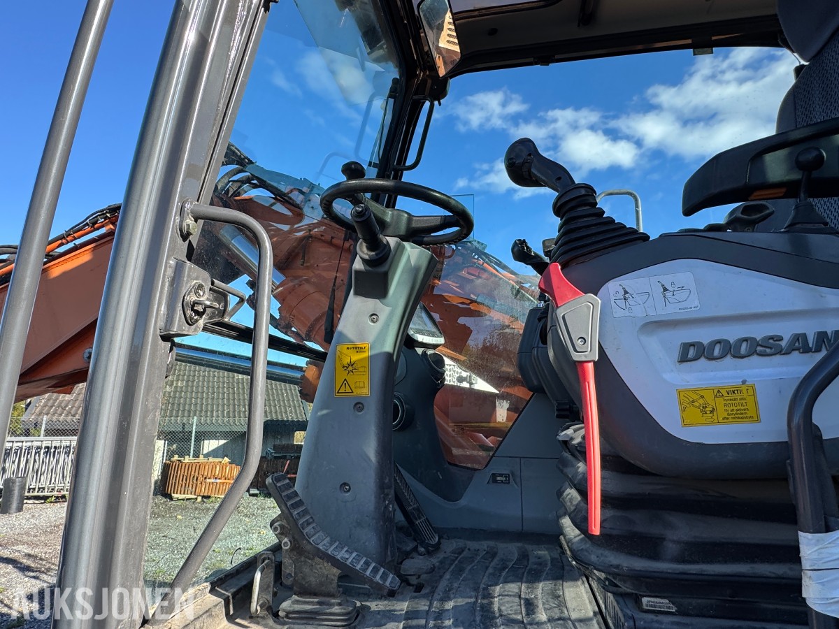 2013 Doosan DX140W-3 Hjulgraver, Engcon tiltrotator og pusseskuff