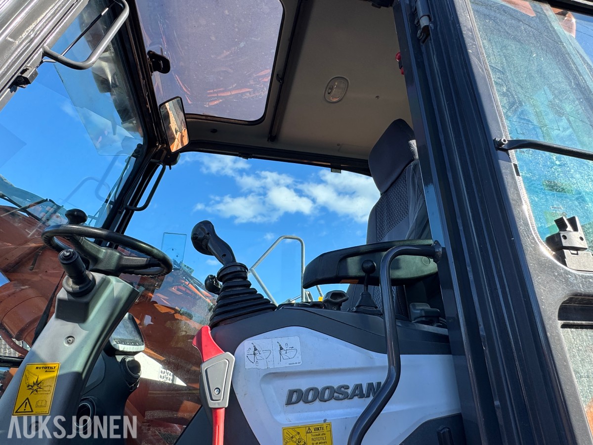 2013 Doosan DX140W-3 Hjulgraver, Engcon tiltrotator og pusseskuff