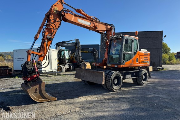 2013 Doosan DX140W-3 Hjulgraver, Engcon tiltrotator og pusseskuff