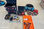 Verktøyparti med Milwaukee M18, Paslode spikerpistol, PACKOUT og Makita verktøybag