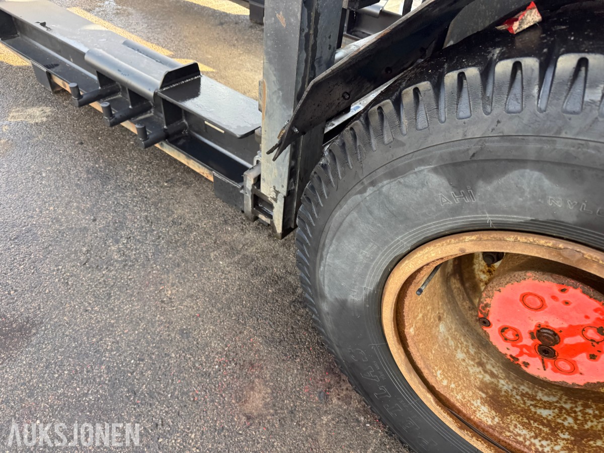1994 Kalmar DC13,6-EC3 gaffeltruck med løfteåk, sideskift og spreder