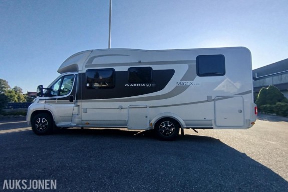 ADRIA MATRIX M 670 SC / LAV KILOMETER KUN 49.500 / ELEKTRISK SENKESENG / GODKJENT FUKTTEST 07.10.2026 / EU TIL 03.2028