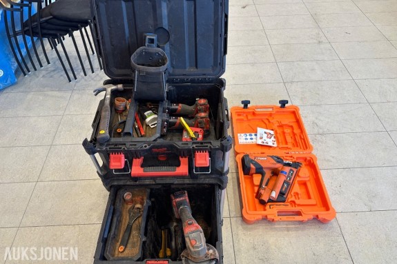 Verktøyparti med Milwaukee M18, Paslode spikerpistol og verktøyvogn