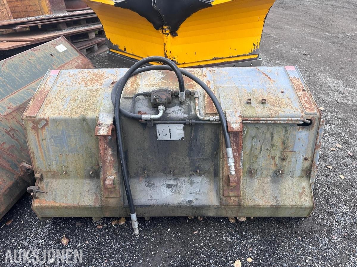 Lundberg  hydraulisk strøer 650 liter