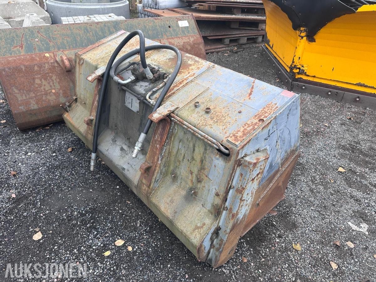 Lundberg  hydraulisk strøer 650 liter