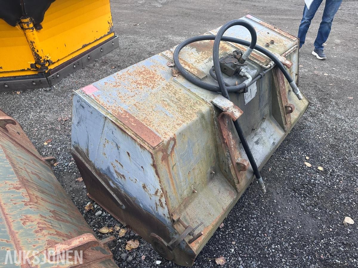Lundberg  hydraulisk strøer 650 liter