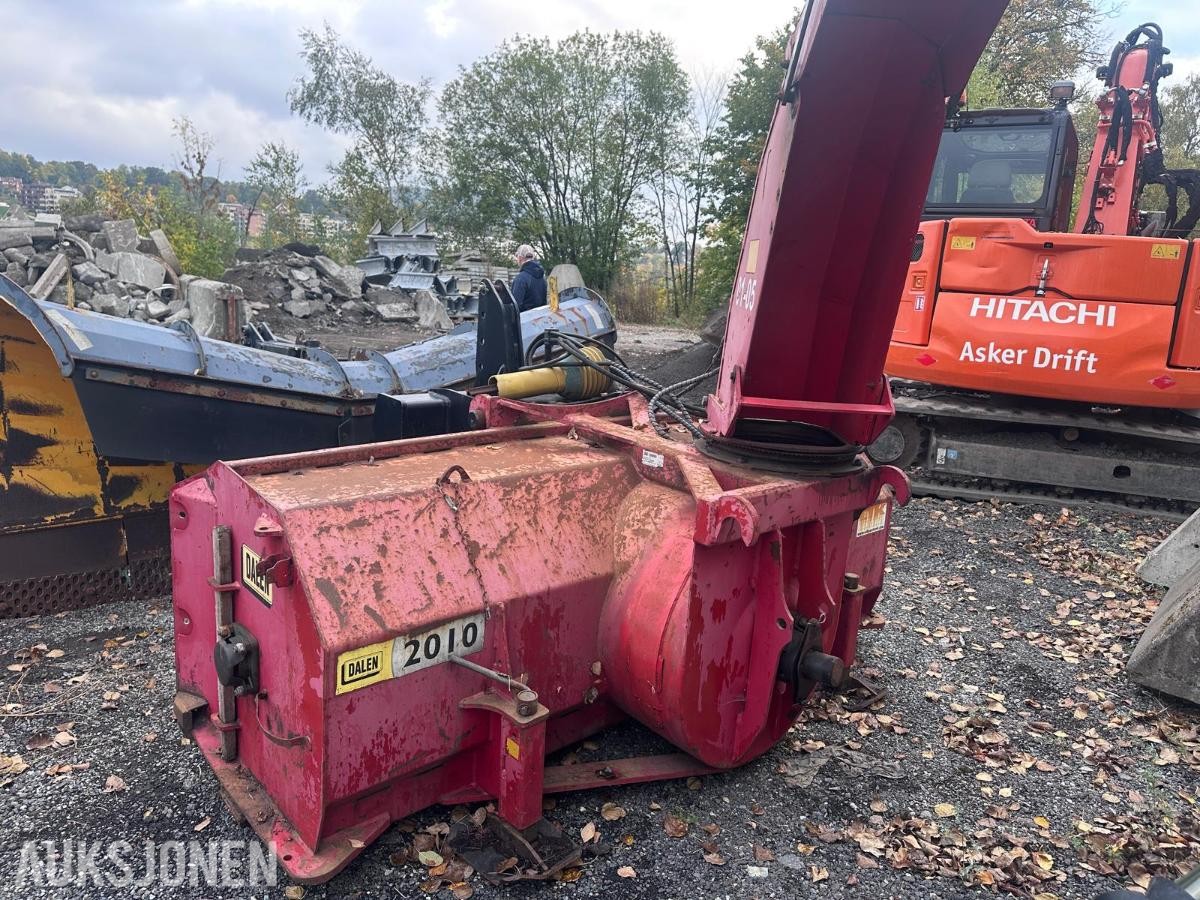 Dalen 2010 snøfres med hydraulisk utkaster