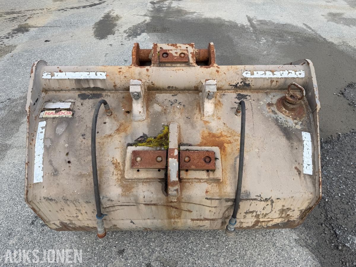 2004 Gjerstad grøfte skuffe med hydraulisk vinge, og B20 feste
