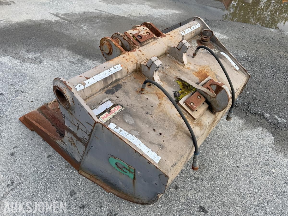 2004 Gjerstad grøfte skuffe med hydraulisk vinge, og B20 feste