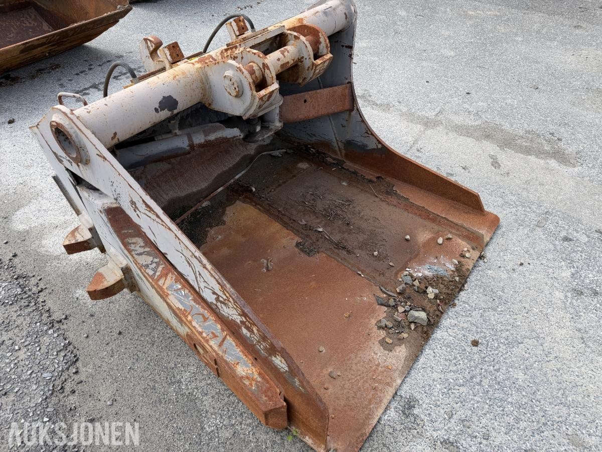 2004 Gjerstad grøfte skuffe med hydraulisk vinge, og B20 feste