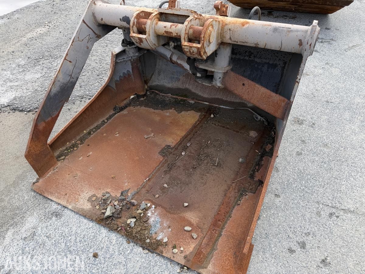 2004 Gjerstad grøfte skuffe med hydraulisk vinge, og B20 feste