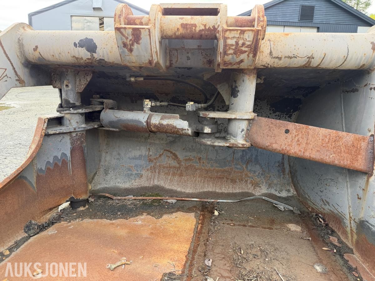 2004 Gjerstad grøfte skuffe med hydraulisk vinge, og B20 feste
