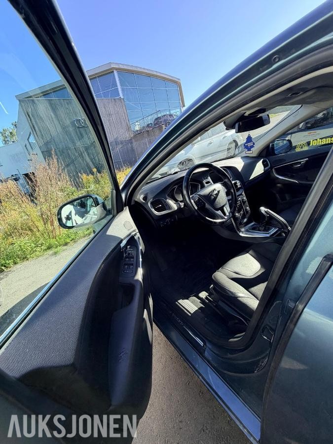 2013 VOLVO V40 D2 MOMENTUM 1.6-114 D RYGGEKAMERA CRUISE HENGERFESTE