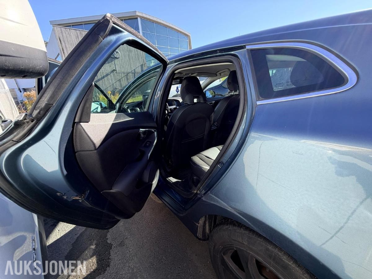 2013 VOLVO V40 D2 MOMENTUM 1.6-114 D RYGGEKAMERA CRUISE HENGERFESTE