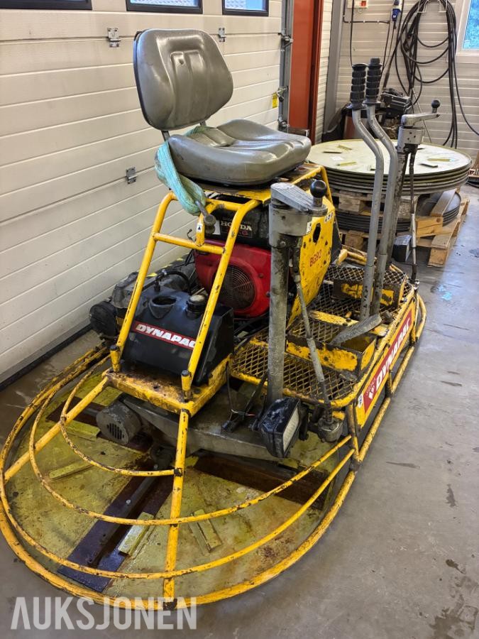 2000 Dynapac BG92 pussemaskin / betongglatter