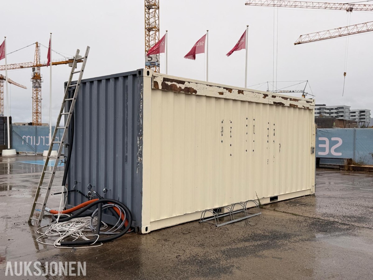 2022 20 fots container innredetsom skifterom med toalett