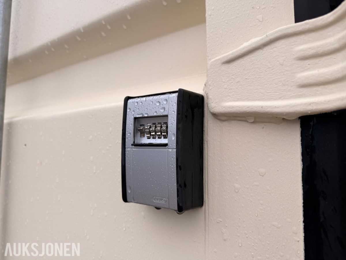 2022 20 fots container innredetsom skifterom med toalett