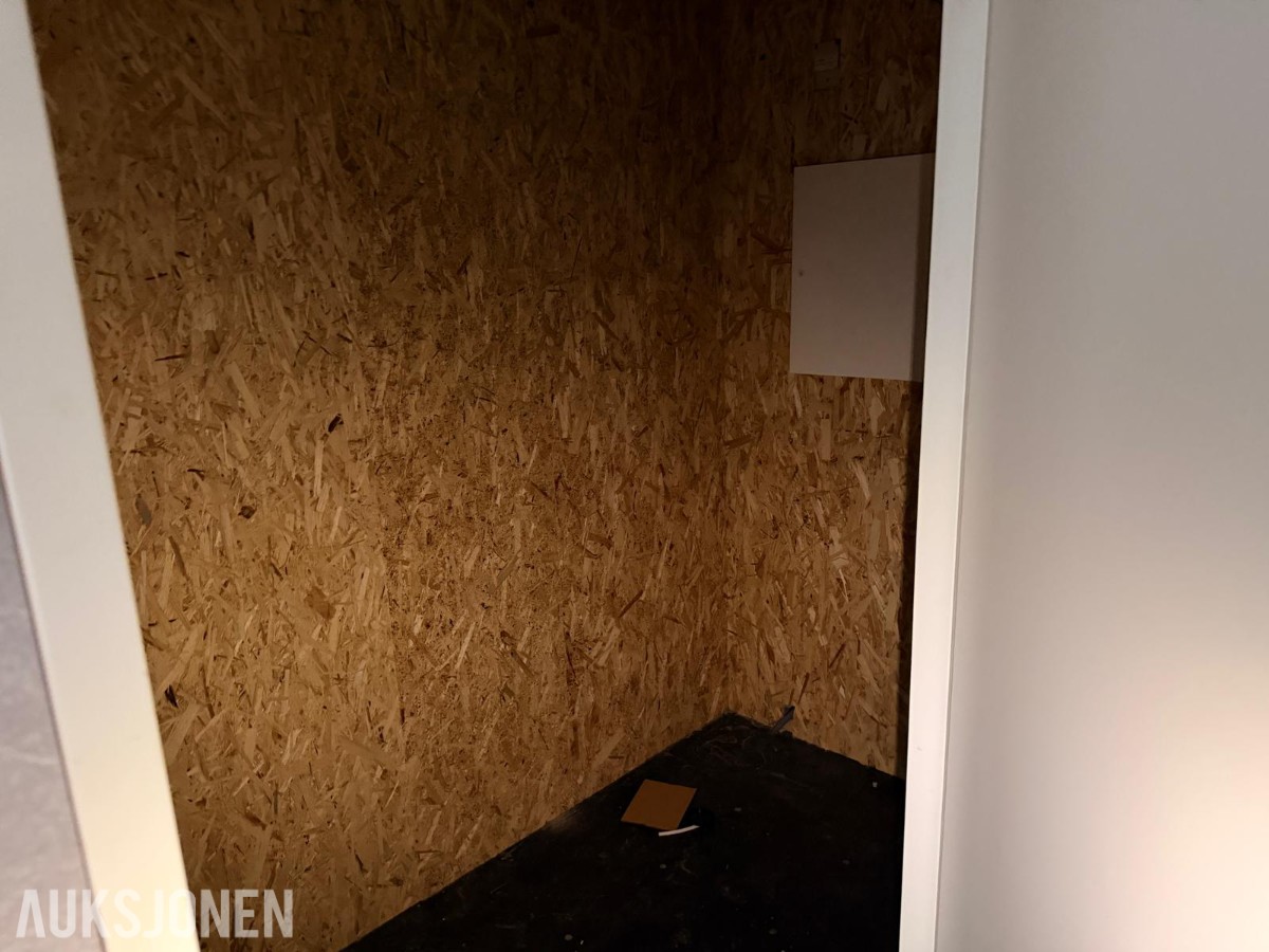 2022 20 fots container innredetsom skifterom med toalett
