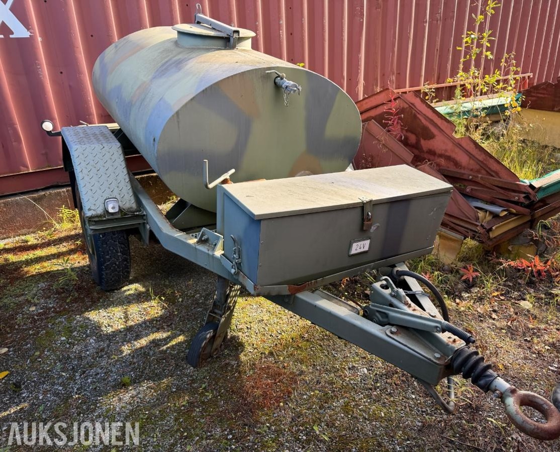 Tilhenger med vanntank på 950 Liter