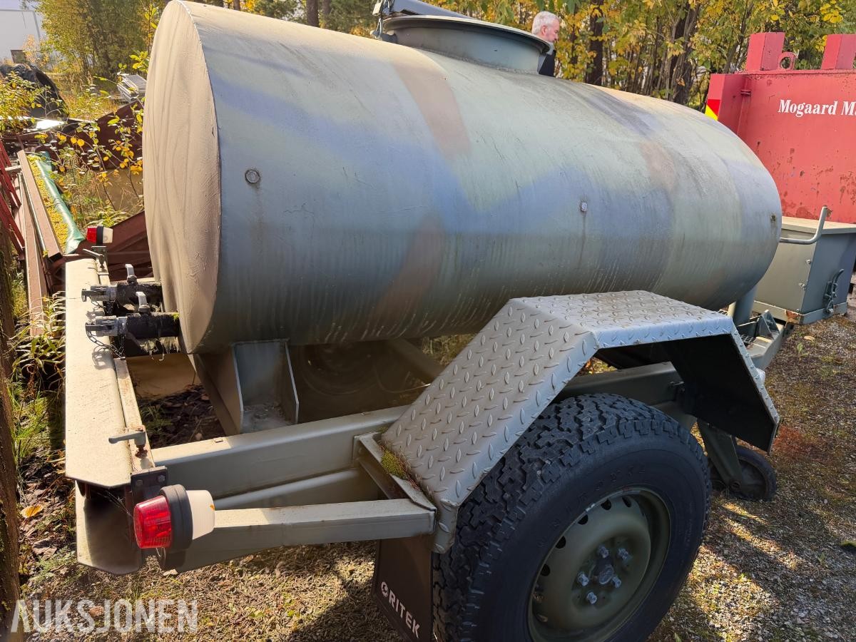 Tilhenger med vanntank på 950 Liter