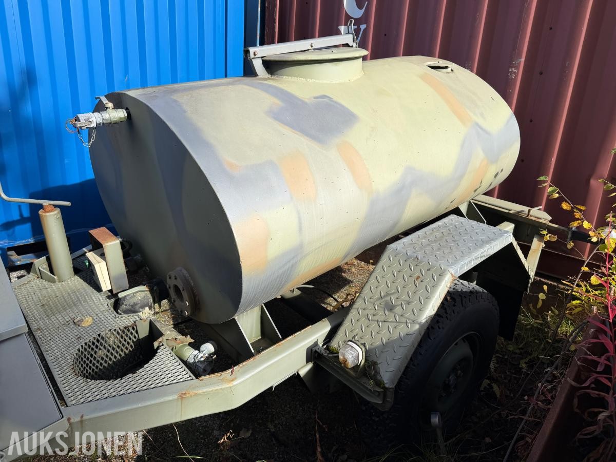 Tilhenger med vanntank på 950 Liter