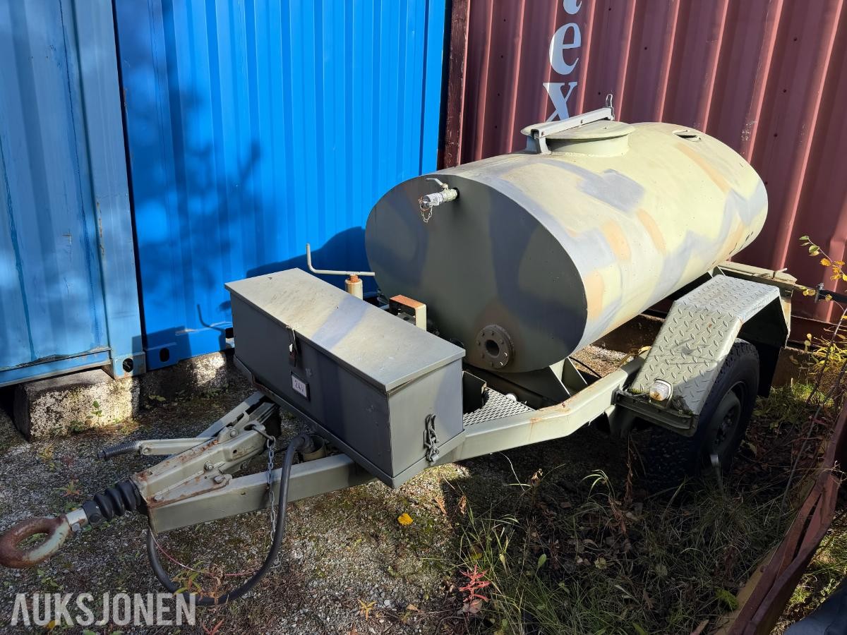 Tilhenger med vanntank på 950 Liter