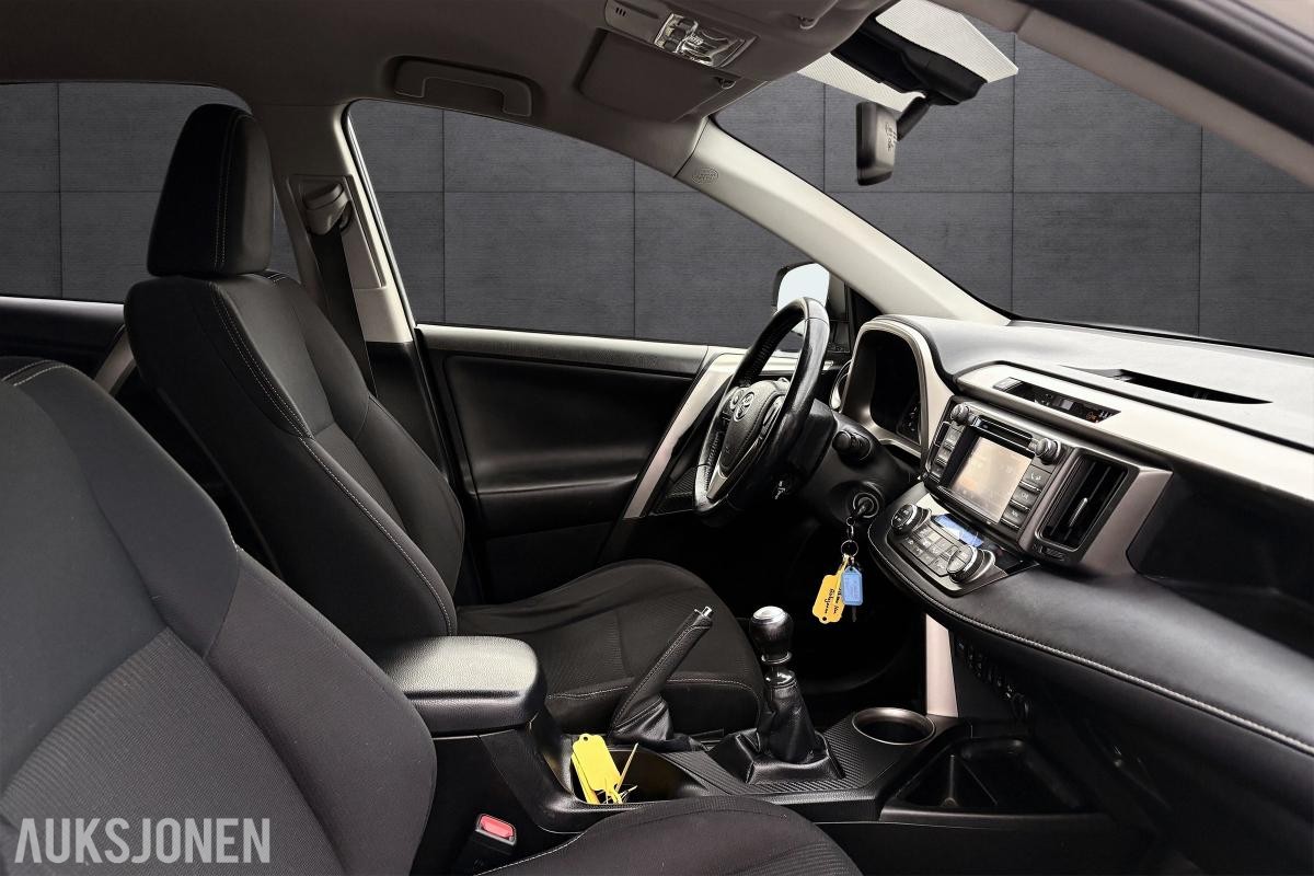 TOYOTA RAV4 2.2 D-4D 150 HK 4WD HENGERFESTE KAMERA CRUISE