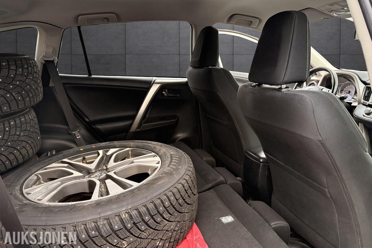 TOYOTA RAV4 2.2 D-4D 150 HK 4WD HENGERFESTE KAMERA CRUISE