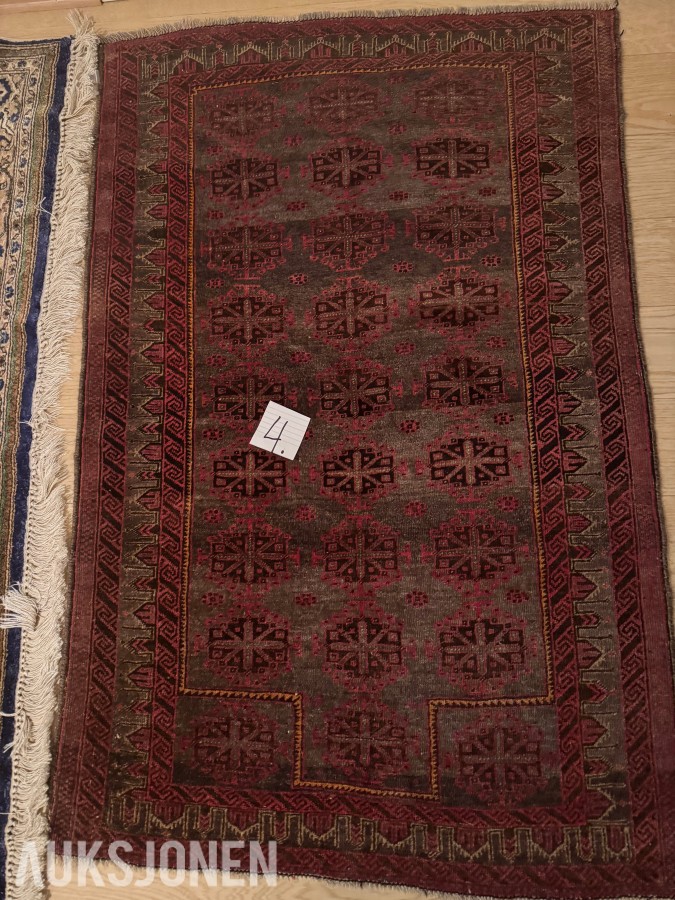 NR4 2STK HÅNKNYTTET TEPPER