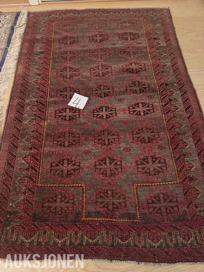 NR4 2STK HÅNKNYTTET TEPPER