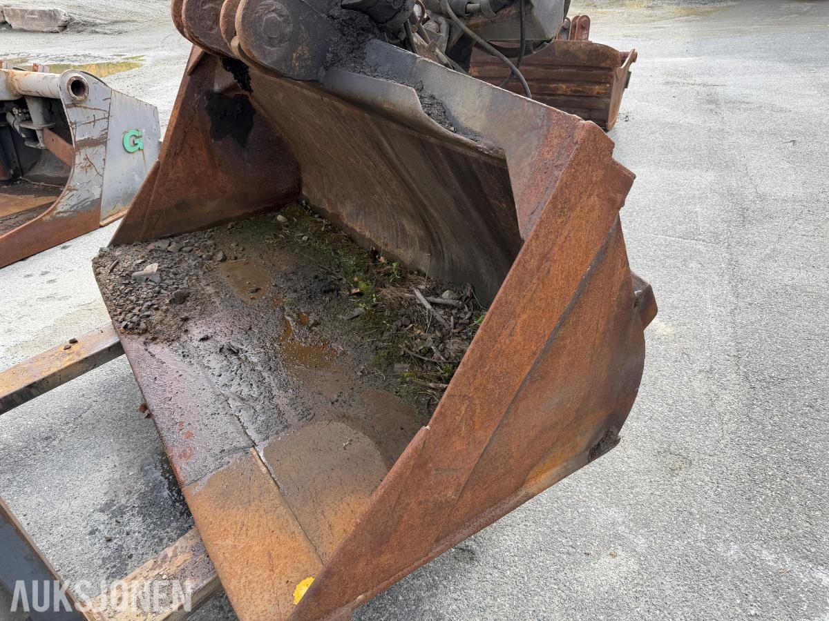 Pusseskuffe med hydraulisk tilt med B 27 feste