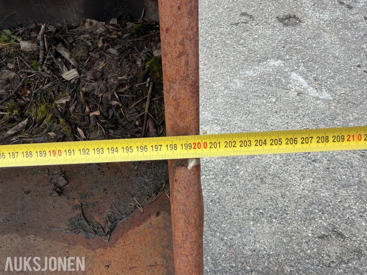Pusseskuffe med hydraulisk tilt med B 27 feste