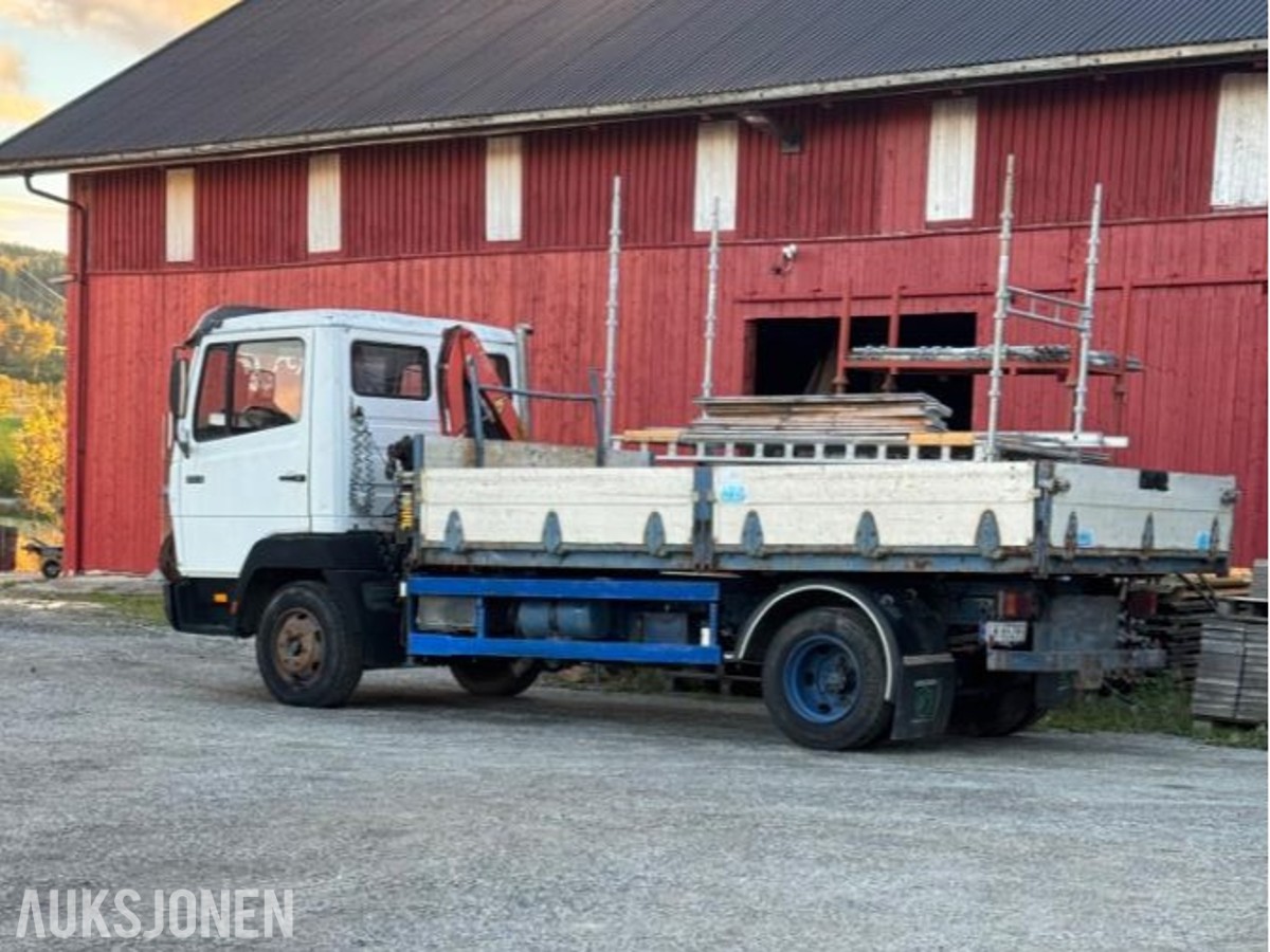 1990 Mercedes-Benz 814 Med tipp og kran