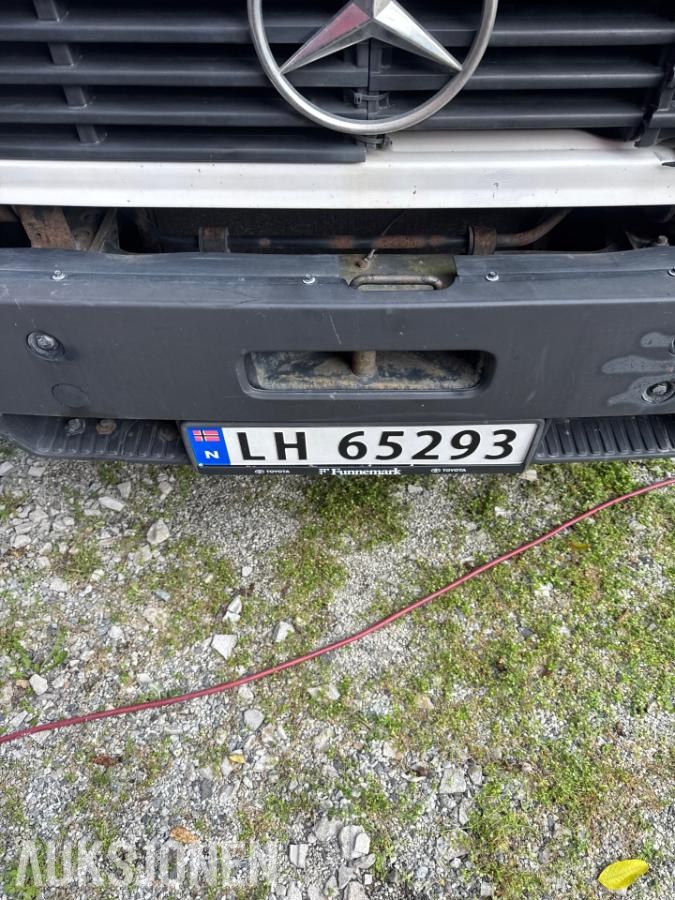 1990 Mercedes-Benz 814 Med tipp og kran