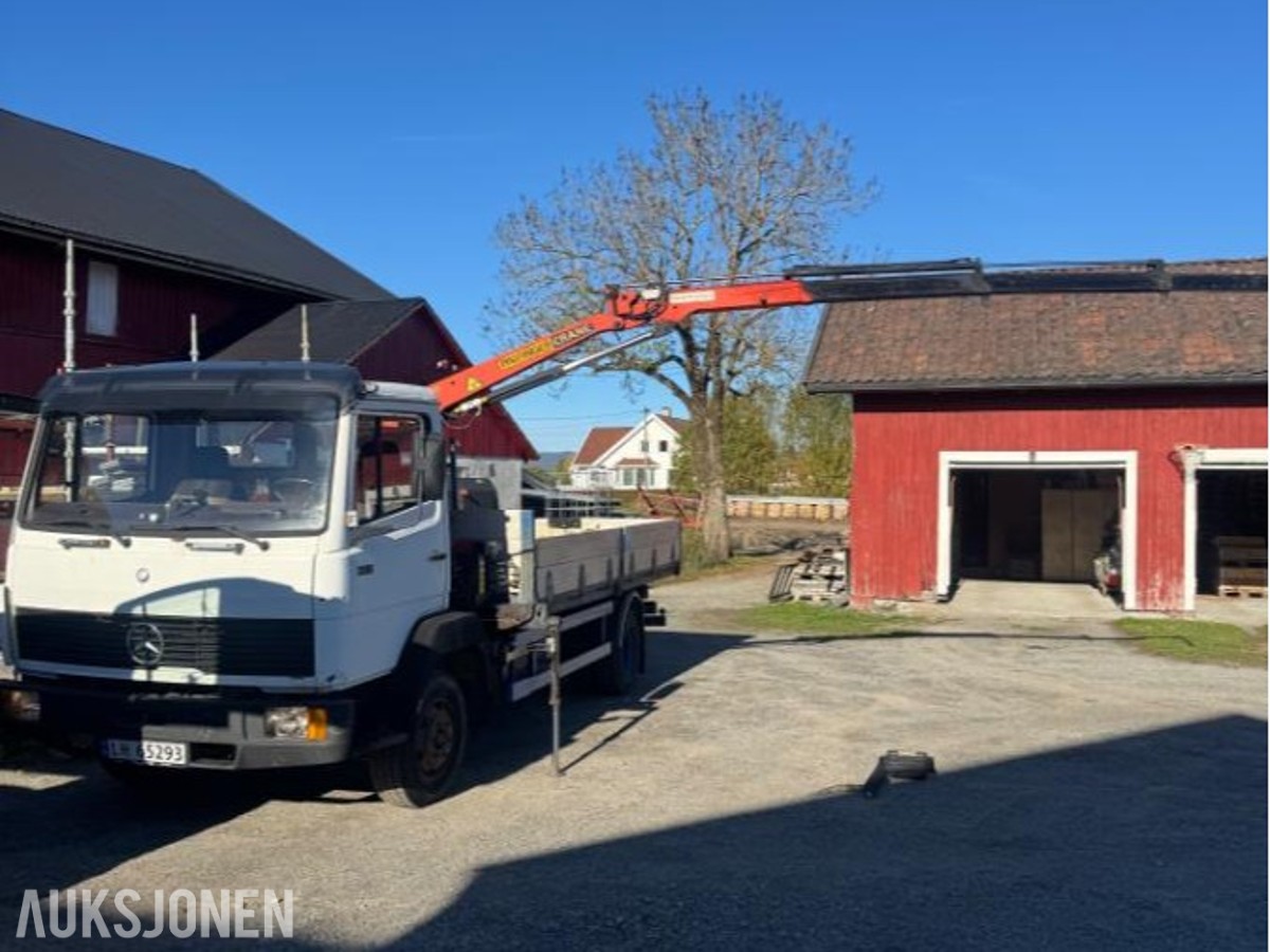 1990 Mercedes-Benz 814 Med tipp og kran