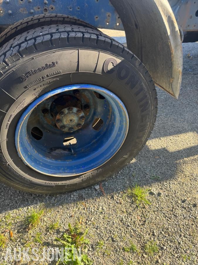 1990 Mercedes-Benz 814 Med tipp og kran
